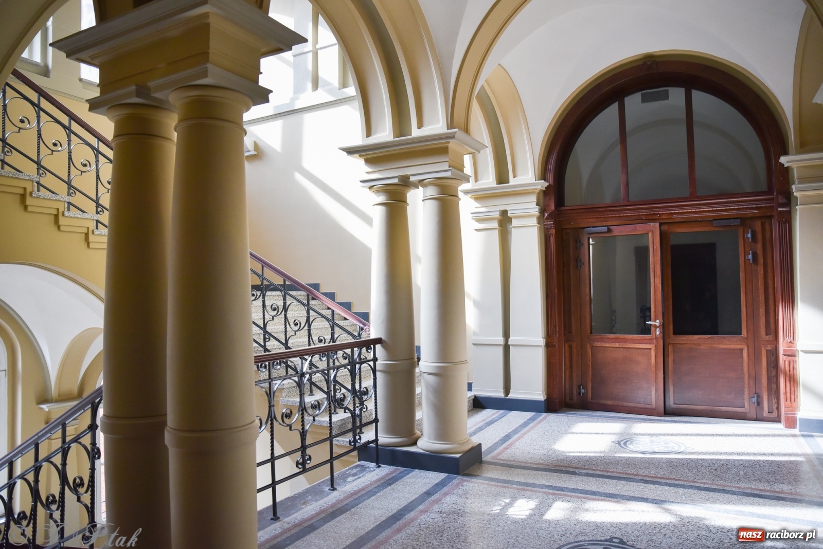 Zdjęcie w galerii na portalu naszraciborz.pl: Gmach sądu krajowego w Raciborzu. Zobaczcie odnowione wnętrza [FOTO] wiadomości z regionu