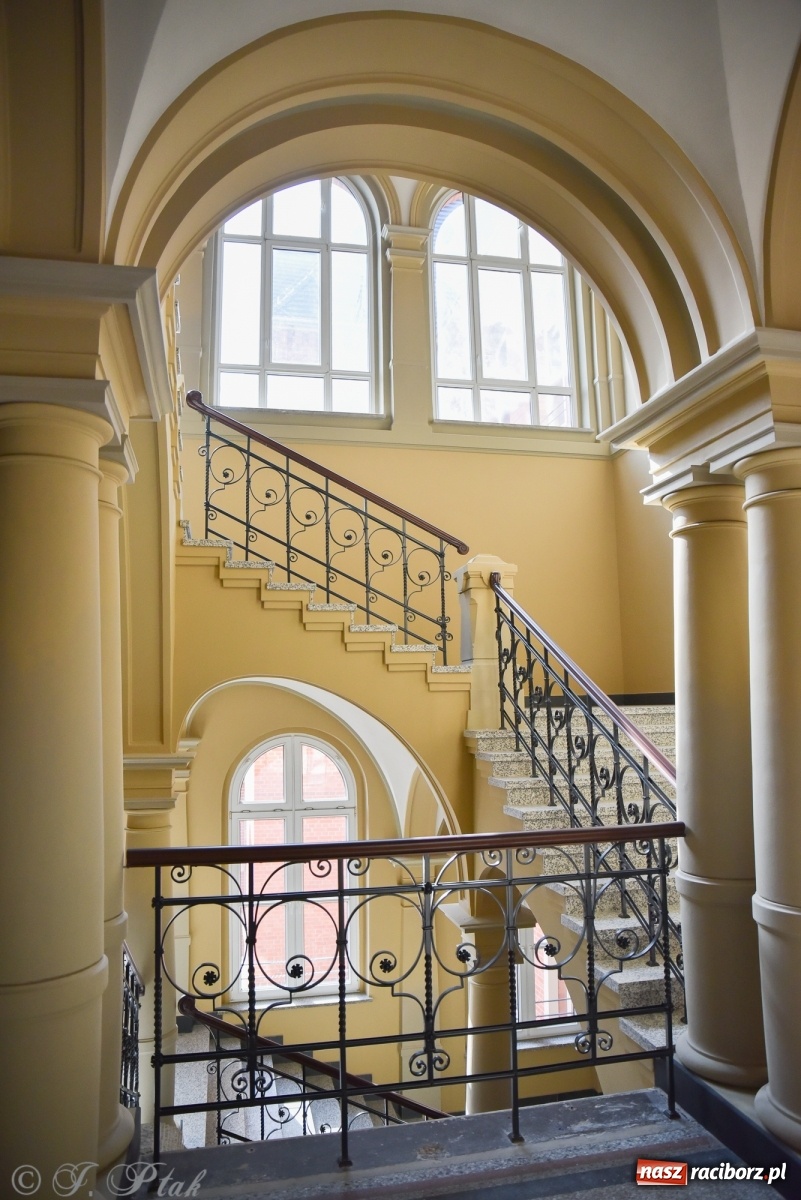 Zdjęcie w galerii na portalu naszraciborz.pl: Gmach sądu krajowego w Raciborzu. Zobaczcie odnowione wnętrza [FOTO] wiadomości z regionu