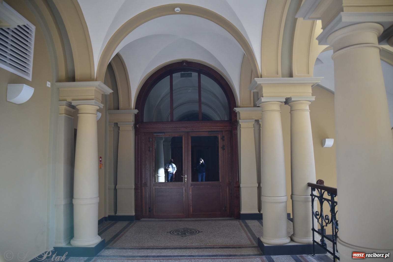 Zdjęcie w galerii na portalu naszraciborz.pl: Gmach sądu krajowego w Raciborzu. Zobaczcie odnowione wnętrza [FOTO] wiadomości z regionu