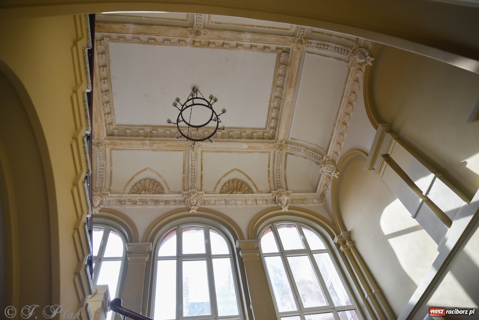 Zdjęcie w galerii na portalu naszraciborz.pl: Gmach sądu krajowego w Raciborzu. Zobaczcie odnowione wnętrza [FOTO] wiadomości z regionu