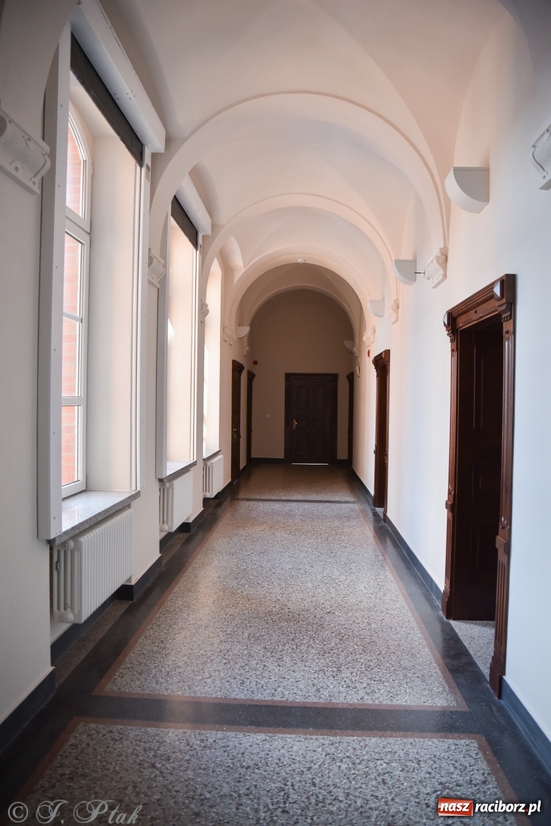 Zdjęcie w galerii na portalu naszraciborz.pl: Gmach sądu krajowego w Raciborzu. Zobaczcie odnowione wnętrza [FOTO] wiadomości z regionu