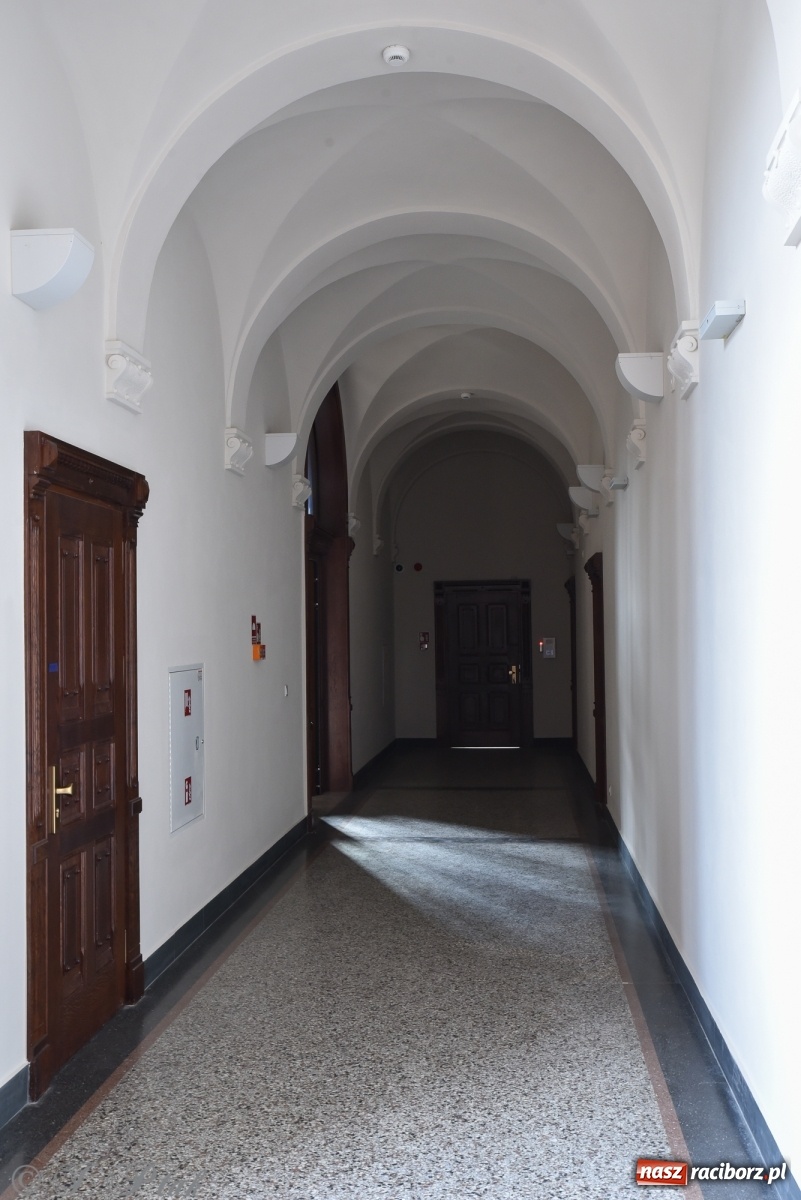 Zdjęcie w galerii na portalu naszraciborz.pl: Gmach sądu krajowego w Raciborzu. Zobaczcie odnowione wnętrza [FOTO] wiadomości z regionu