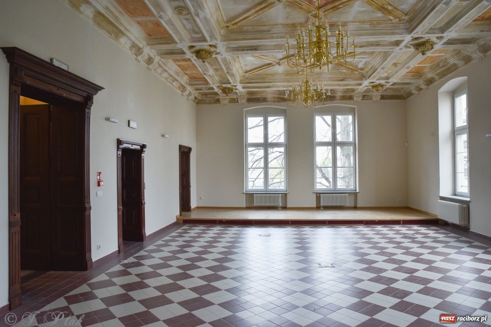 Zdjęcie w galerii na portalu naszraciborz.pl: Gmach sądu krajowego w Raciborzu. Zobaczcie odnowione wnętrza [FOTO] wiadomości z regionu