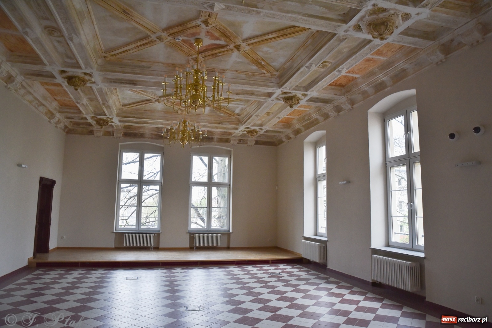 Zdjęcie w galerii na portalu naszraciborz.pl: Gmach sądu krajowego w Raciborzu. Zobaczcie odnowione wnętrza [FOTO] wiadomości z regionu