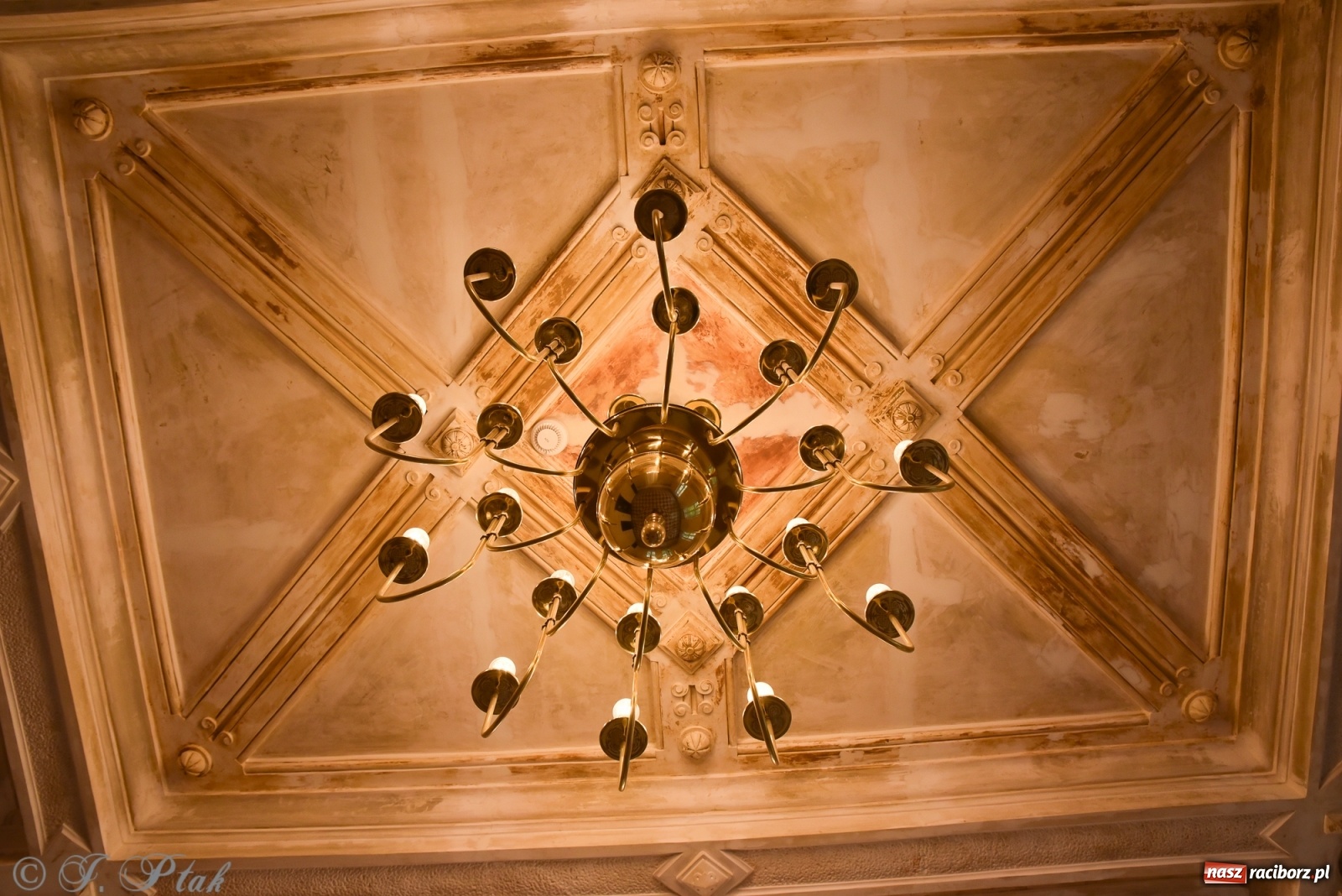 Zdjęcie w galerii na portalu naszraciborz.pl: Gmach sądu krajowego w Raciborzu. Zobaczcie odnowione wnętrza [FOTO] wiadomości z regionu