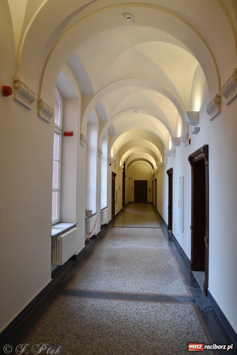 Zdjęcie w galerii na portalu naszraciborz.pl: Gmach sądu krajowego w Raciborzu. Zobaczcie odnowione wnętrza [FOTO] wiadomości z regionu
