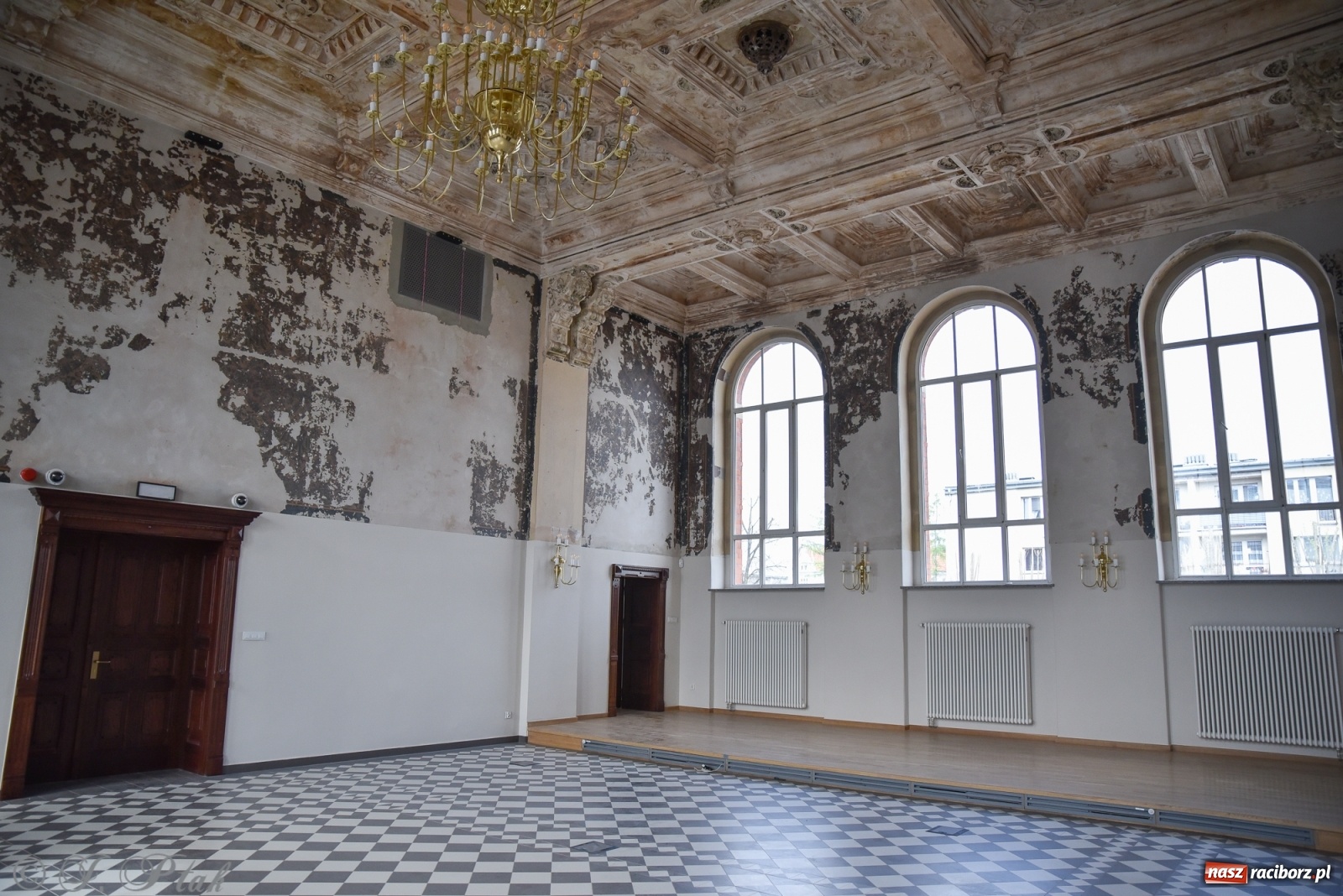 Zdjęcie w galerii na portalu naszraciborz.pl: Gmach sądu krajowego w Raciborzu. Zobaczcie odnowione wnętrza [FOTO] wiadomości z regionu