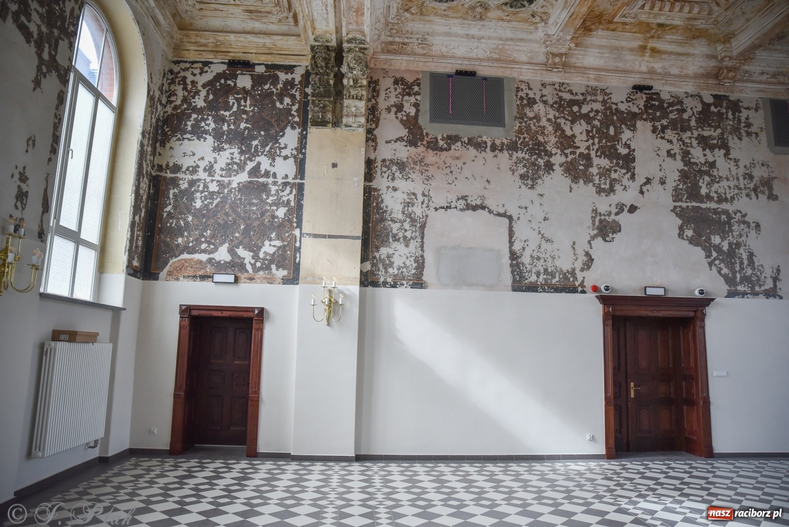 Zdjęcie w galerii na portalu naszraciborz.pl: Gmach sądu krajowego w Raciborzu. Zobaczcie odnowione wnętrza [FOTO] wiadomości z regionu