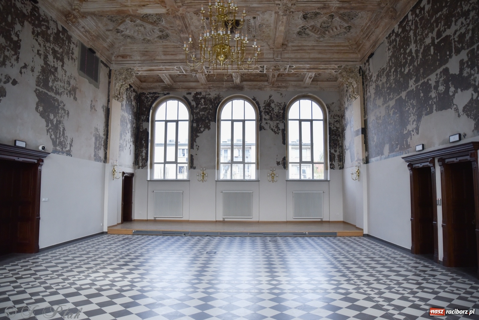 Zdjęcie w galerii na portalu naszraciborz.pl: Gmach sądu krajowego w Raciborzu. Zobaczcie odnowione wnętrza [FOTO] wiadomości z regionu