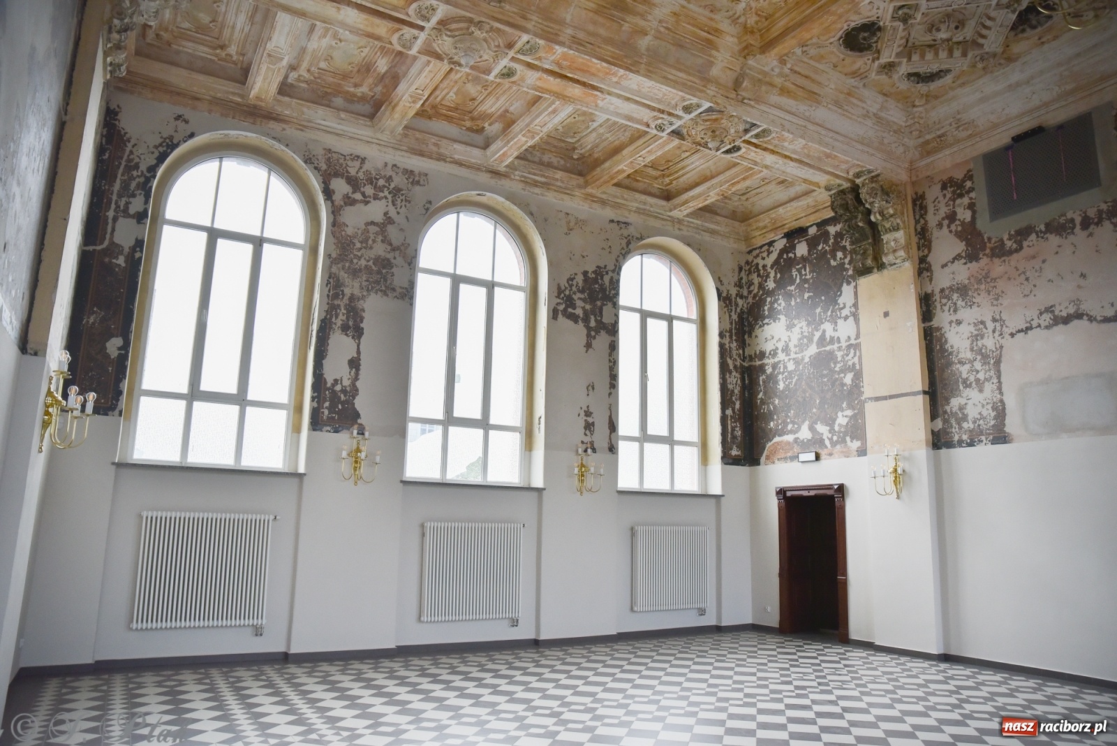 Zdjęcie w galerii na portalu naszraciborz.pl: Gmach sądu krajowego w Raciborzu. Zobaczcie odnowione wnętrza [FOTO] wiadomości z regionu