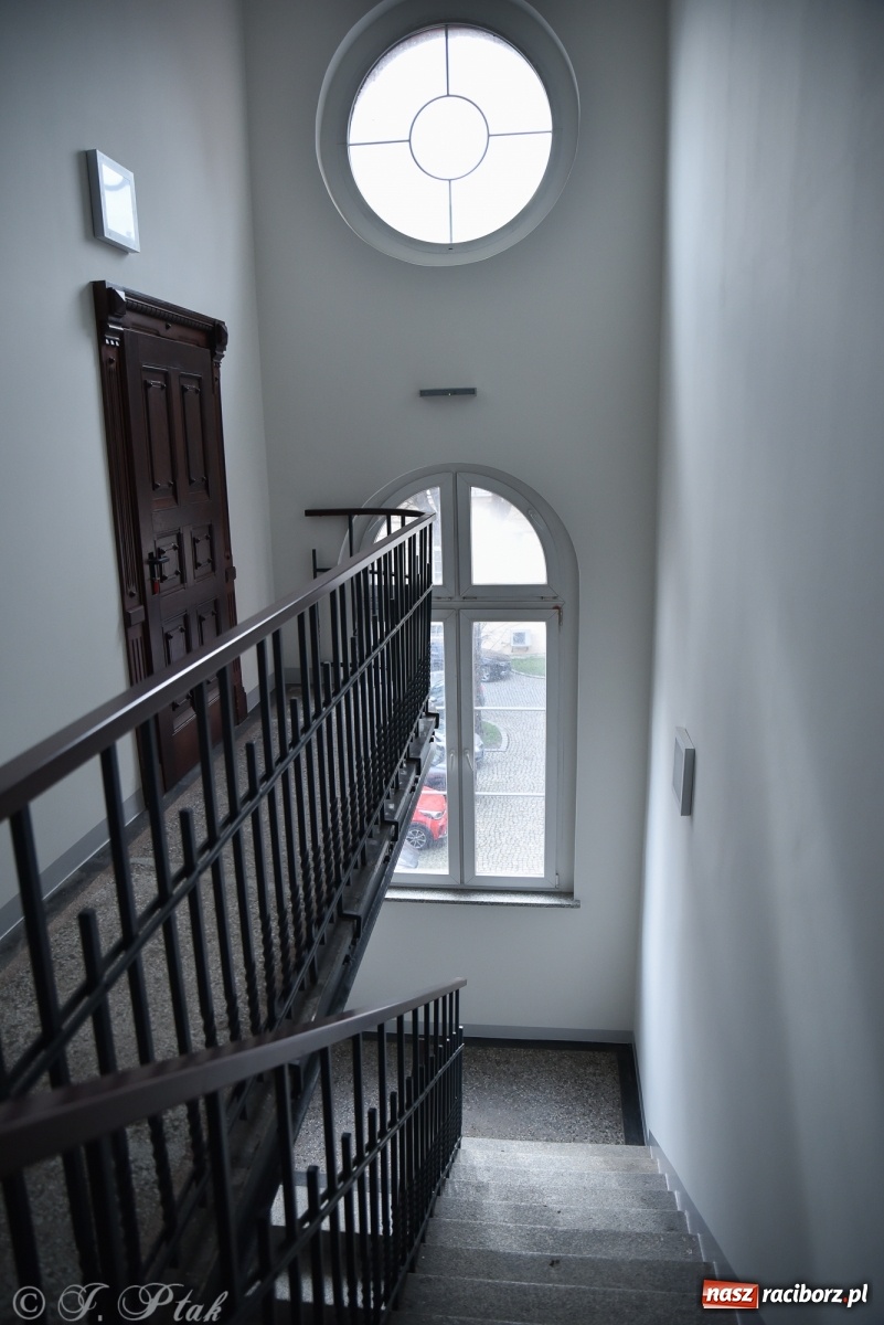 Zdjęcie w galerii na portalu naszraciborz.pl: Gmach sądu krajowego w Raciborzu. Zobaczcie odnowione wnętrza [FOTO] wiadomości z regionu