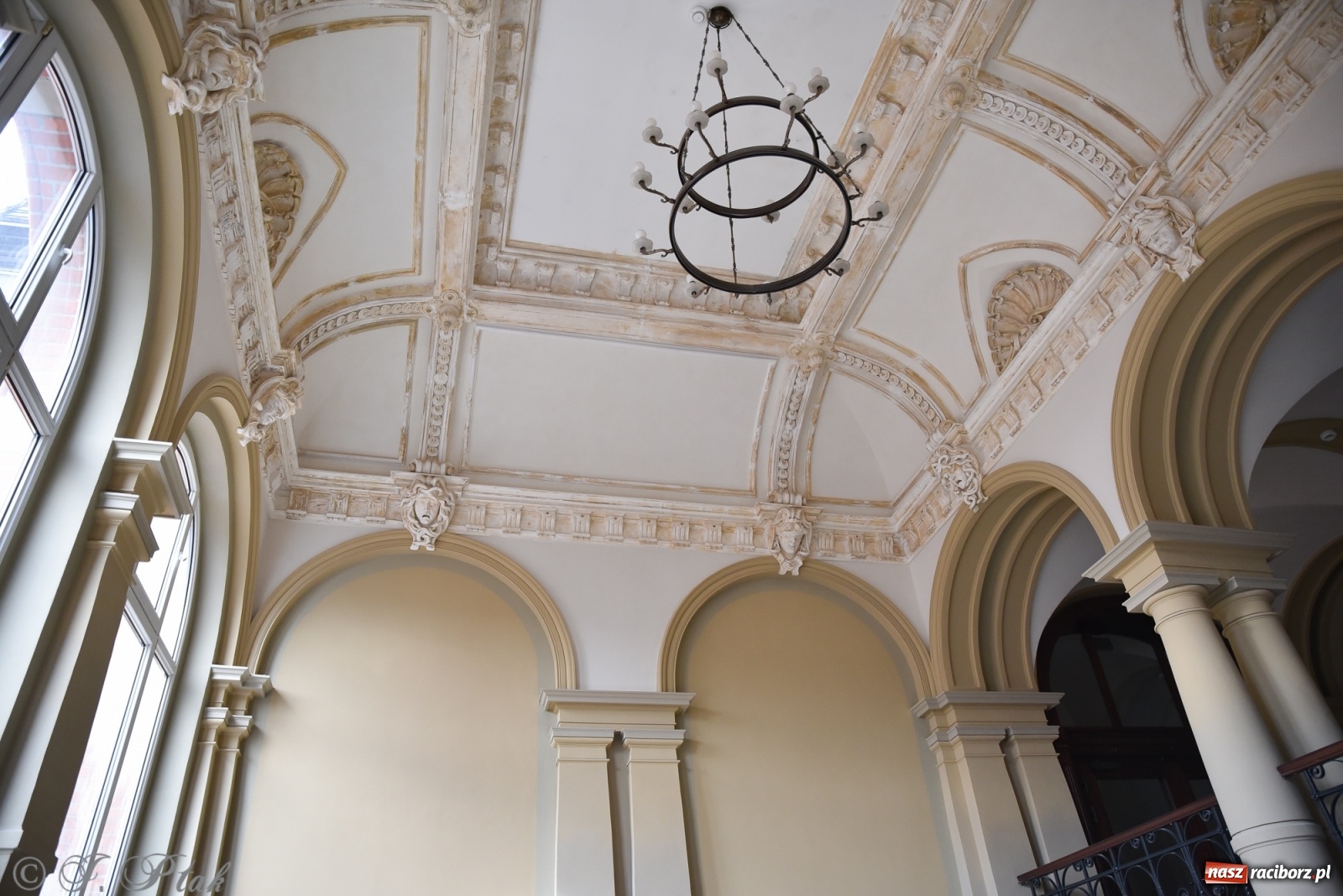 Zdjęcie w galerii na portalu naszraciborz.pl: Gmach sądu krajowego w Raciborzu. Zobaczcie odnowione wnętrza [FOTO] wiadomości z regionu