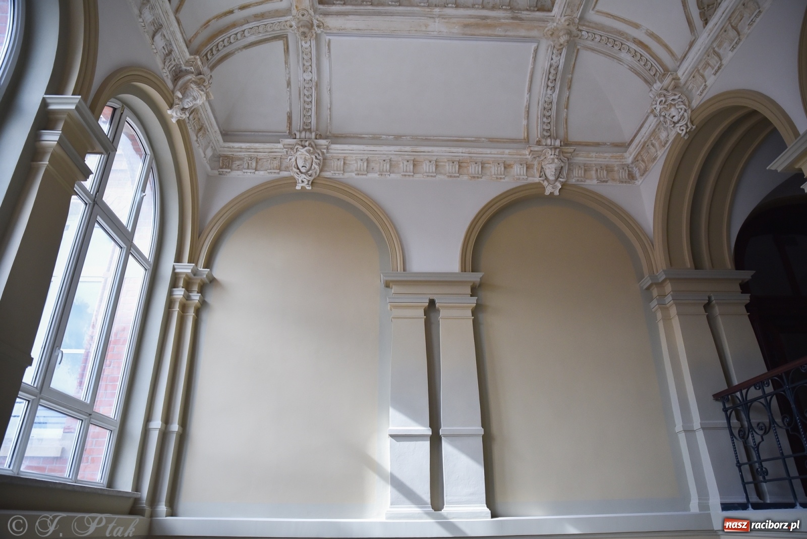 Zdjęcie w galerii na portalu naszraciborz.pl: Gmach sądu krajowego w Raciborzu. Zobaczcie odnowione wnętrza [FOTO] wiadomości z regionu