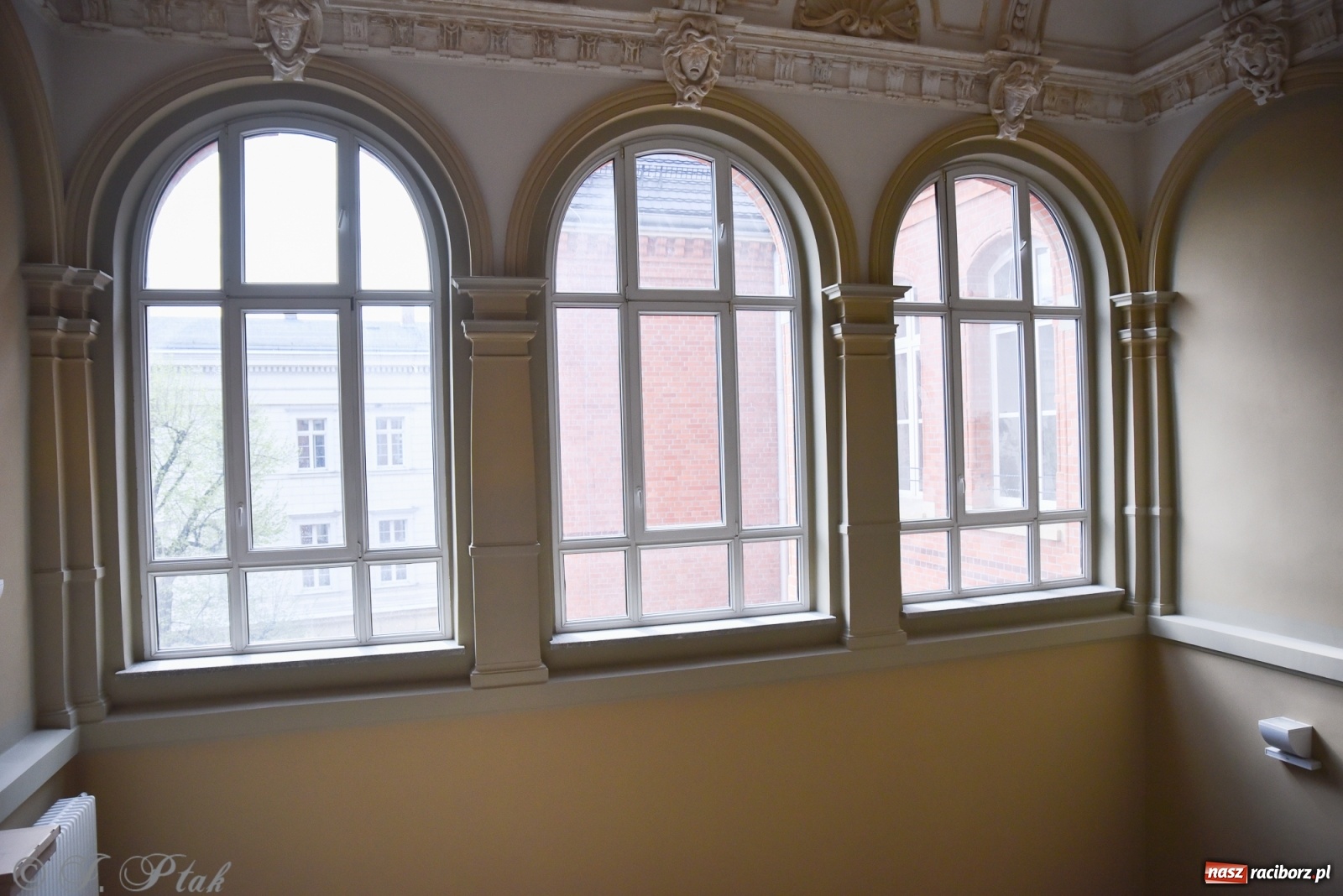 Zdjęcie w galerii na portalu naszraciborz.pl: Gmach sądu krajowego w Raciborzu. Zobaczcie odnowione wnętrza [FOTO] wiadomości z regionu