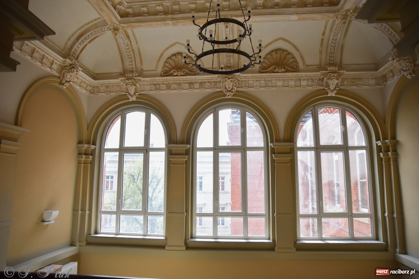 Zdjęcie w galerii na portalu naszraciborz.pl: Gmach sądu krajowego w Raciborzu. Zobaczcie odnowione wnętrza [FOTO] wiadomości z regionu