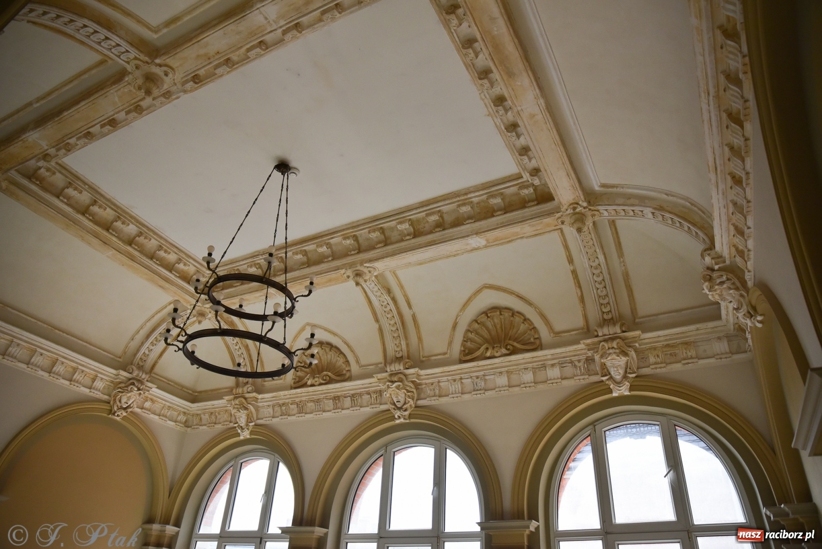 Zdjęcie w galerii na portalu naszraciborz.pl: Gmach sądu krajowego w Raciborzu. Zobaczcie odnowione wnętrza [FOTO] wiadomości z regionu