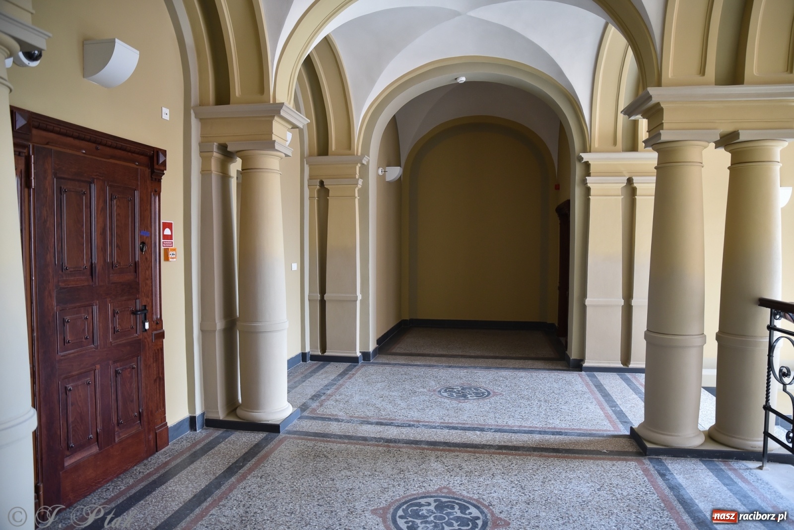 Zdjęcie w galerii na portalu naszraciborz.pl: Gmach sądu krajowego w Raciborzu. Zobaczcie odnowione wnętrza [FOTO] wiadomości z regionu