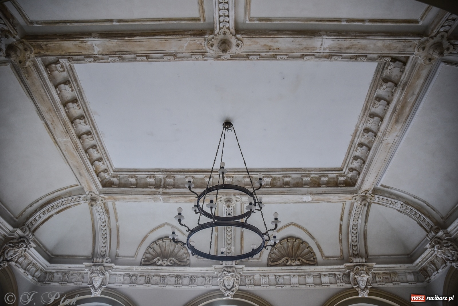 Zdjęcie w galerii na portalu naszraciborz.pl: Gmach sądu krajowego w Raciborzu. Zobaczcie odnowione wnętrza [FOTO] wiadomości z regionu