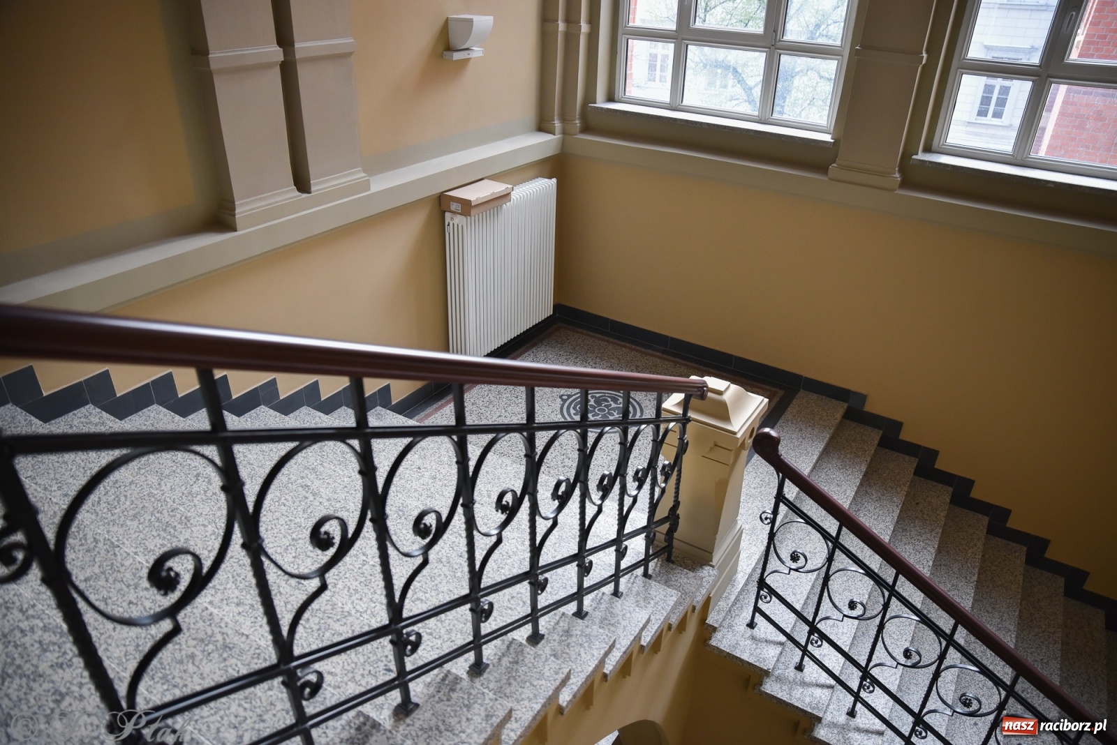 Zdjęcie w galerii na portalu naszraciborz.pl: Gmach sądu krajowego w Raciborzu. Zobaczcie odnowione wnętrza [FOTO] wiadomości z regionu