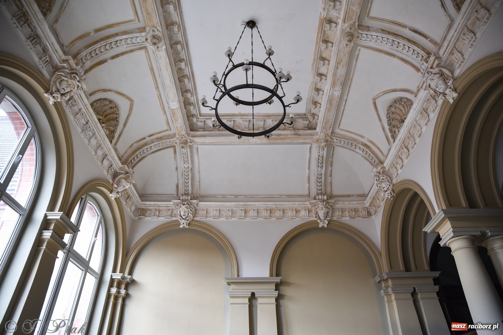 Zdjęcie w galerii na portalu naszraciborz.pl: Gmach sądu krajowego w Raciborzu. Zobaczcie odnowione wnętrza [FOTO] wiadomości z regionu