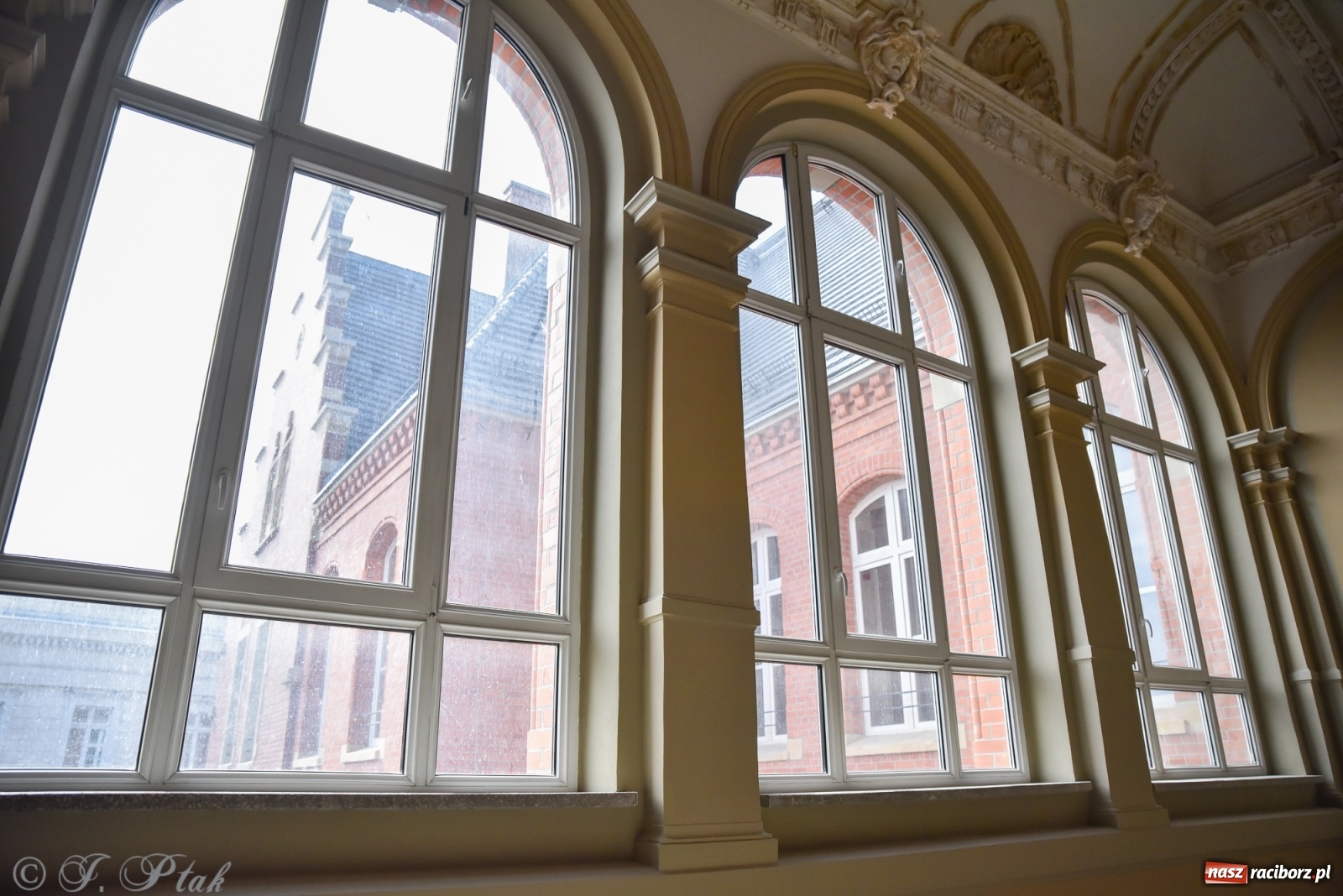 Zdjęcie w galerii na portalu naszraciborz.pl: Gmach sądu krajowego w Raciborzu. Zobaczcie odnowione wnętrza [FOTO] wiadomości z regionu