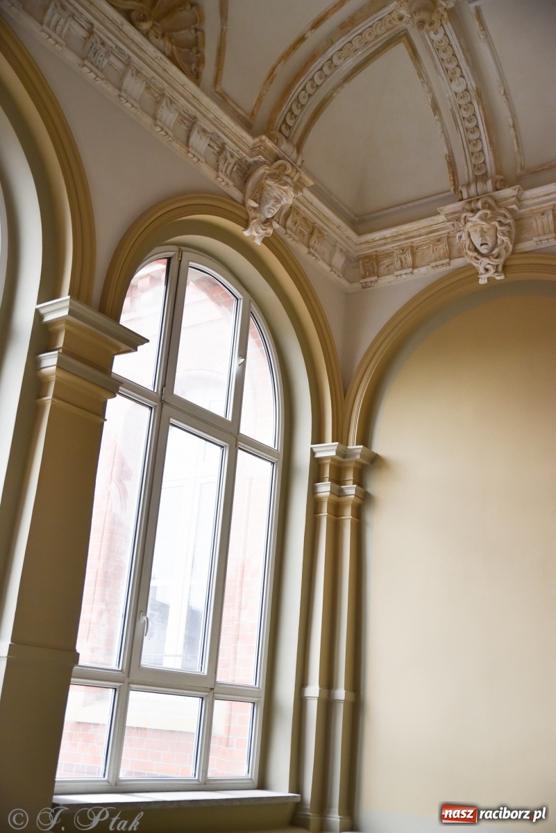 Zdjęcie w galerii na portalu naszraciborz.pl: Gmach sądu krajowego w Raciborzu. Zobaczcie odnowione wnętrza [FOTO] wiadomości z regionu