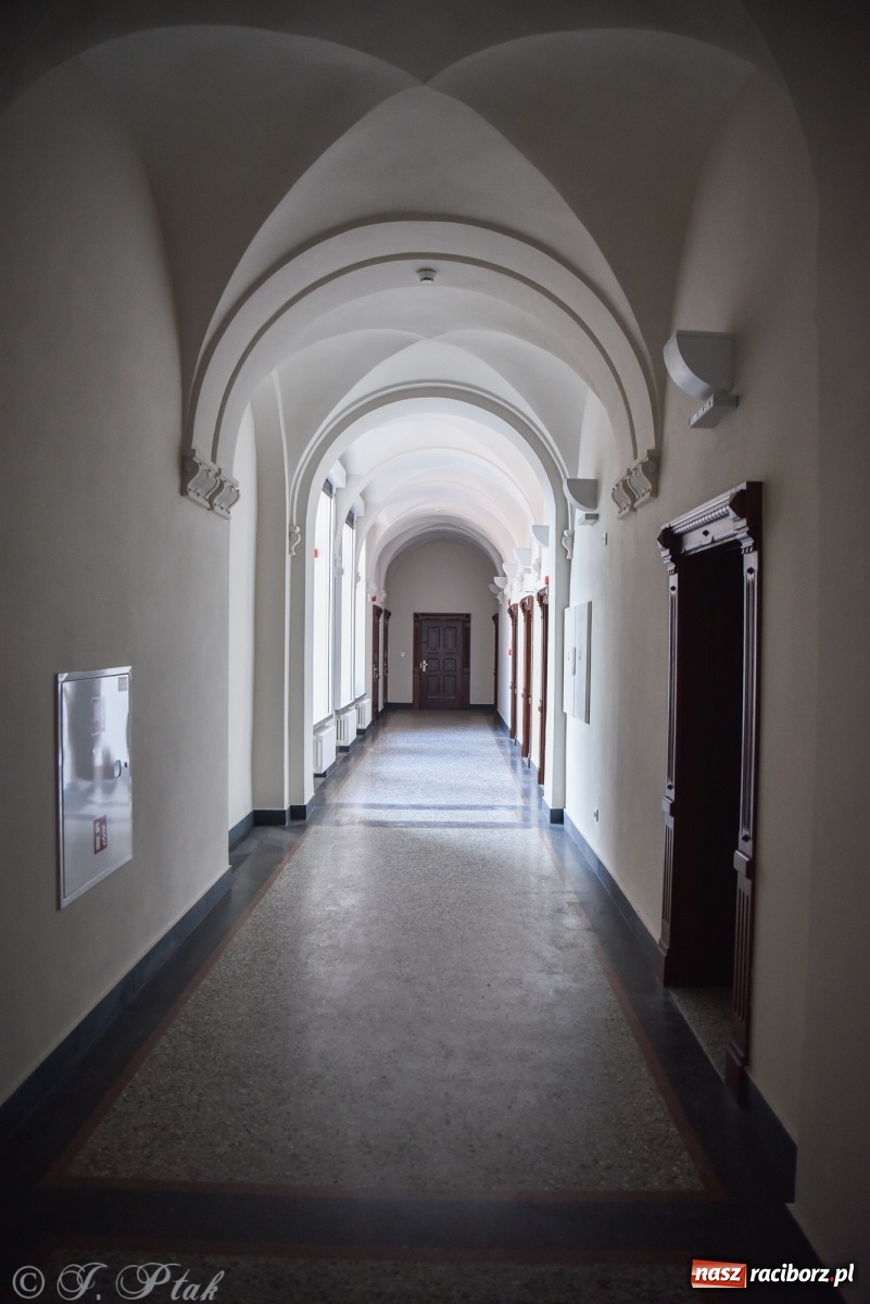 Zdjęcie w galerii na portalu naszraciborz.pl: Gmach sądu krajowego w Raciborzu. Zobaczcie odnowione wnętrza [FOTO] wiadomości z regionu