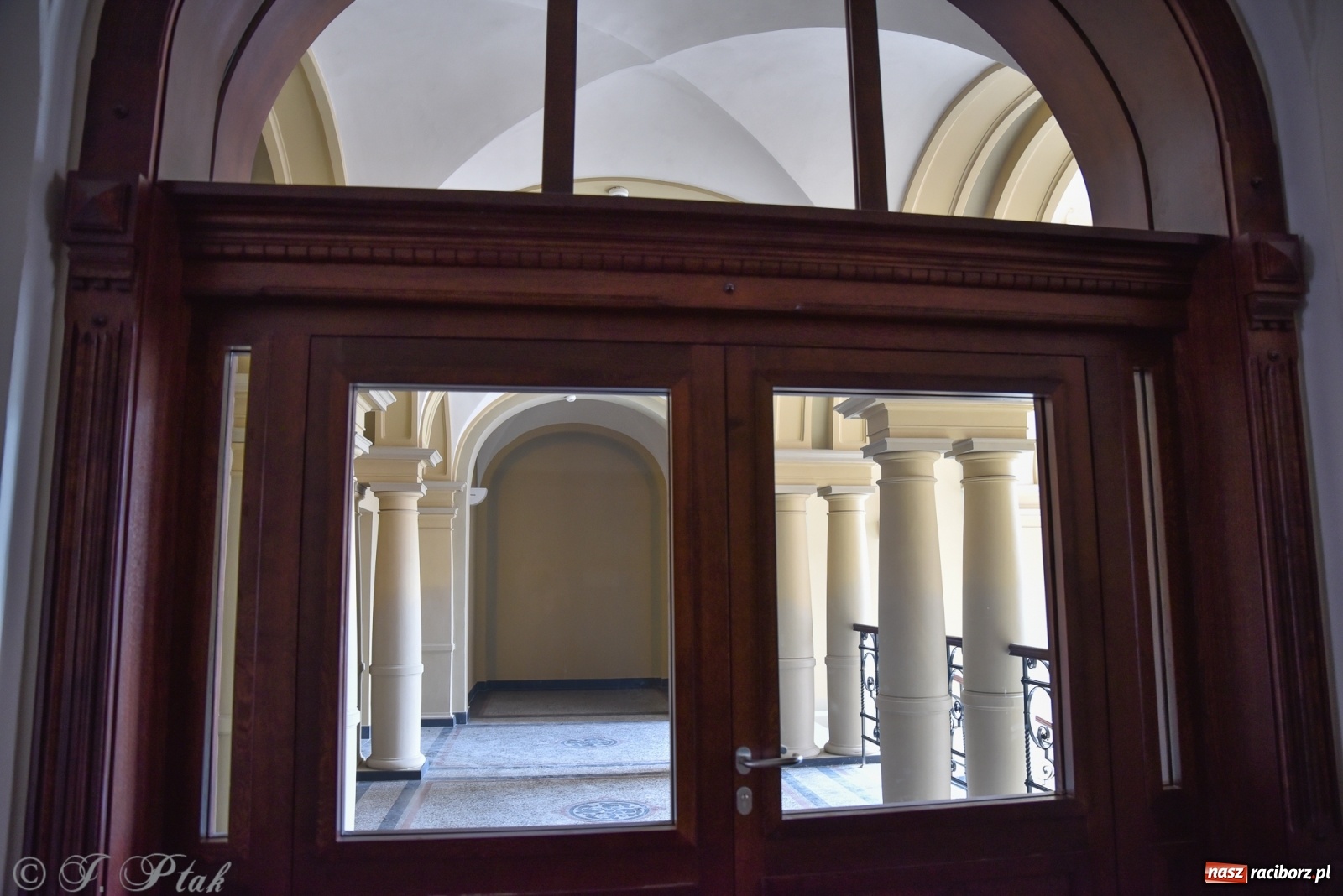 Zdjęcie w galerii na portalu naszraciborz.pl: Gmach sądu krajowego w Raciborzu. Zobaczcie odnowione wnętrza [FOTO] wiadomości z regionu