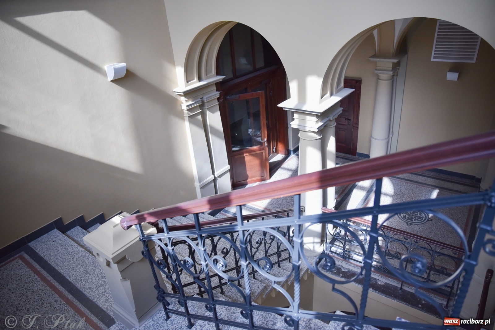 Zdjęcie w galerii na portalu naszraciborz.pl: Gmach sądu krajowego w Raciborzu. Zobaczcie odnowione wnętrza [FOTO] wiadomości z regionu