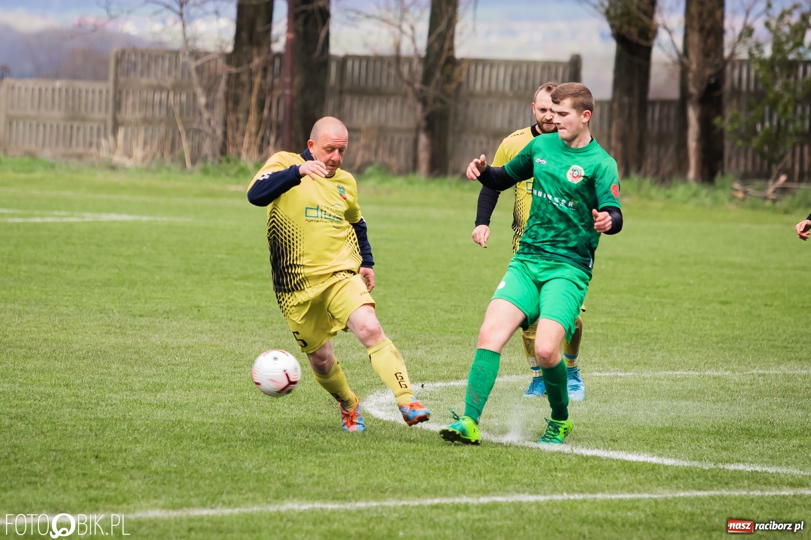 Zdjęcie w galerii na portalu naszraciborz.pl: Outsider napędził strachu wiceliderowi [FOTO] wiadomości z regionu
