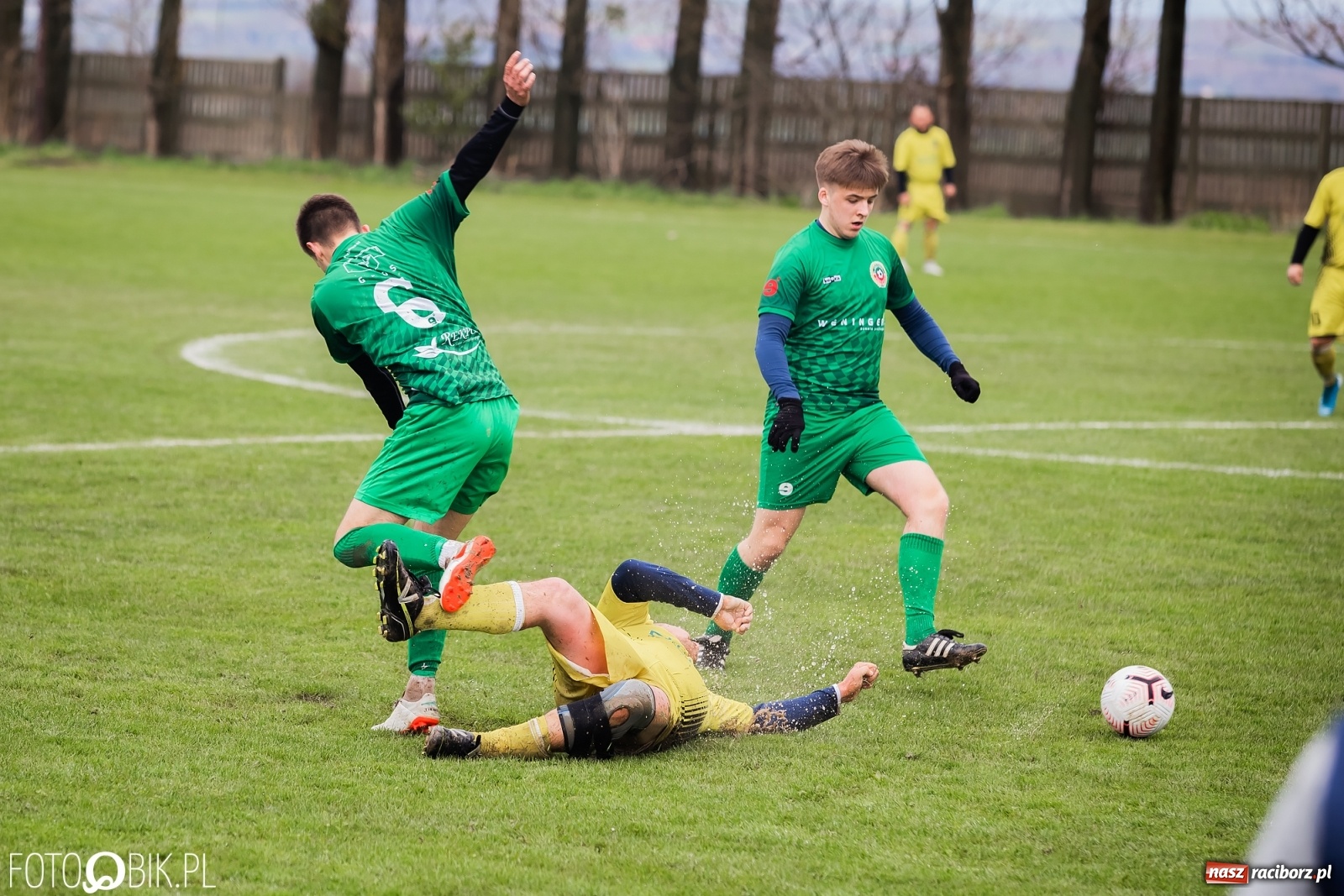 Zdjęcie w galerii na portalu naszraciborz.pl: Outsider napędził strachu wiceliderowi [FOTO] wiadomości z regionu