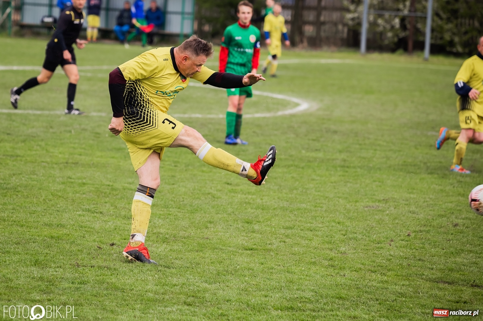 Zdjęcie w galerii na portalu naszraciborz.pl: Outsider napędził strachu wiceliderowi [FOTO] wiadomości z regionu