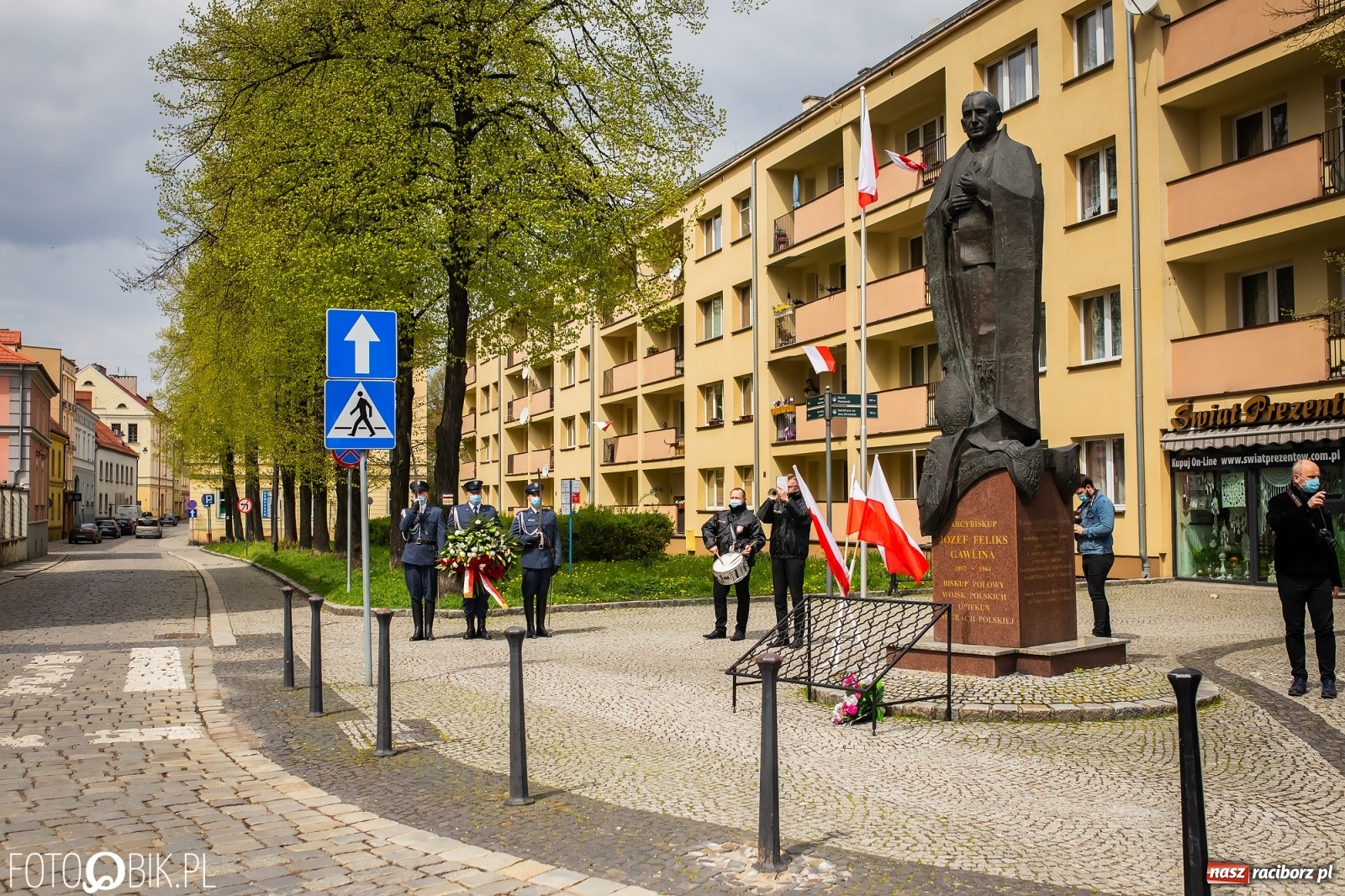 Zdjęcie w galerii na portalu naszraciborz.pl: Odrzućmy spory! Święto Trzeciego Maja w Raciborzu [FOTO i WIDEO] wiadomości z regionu