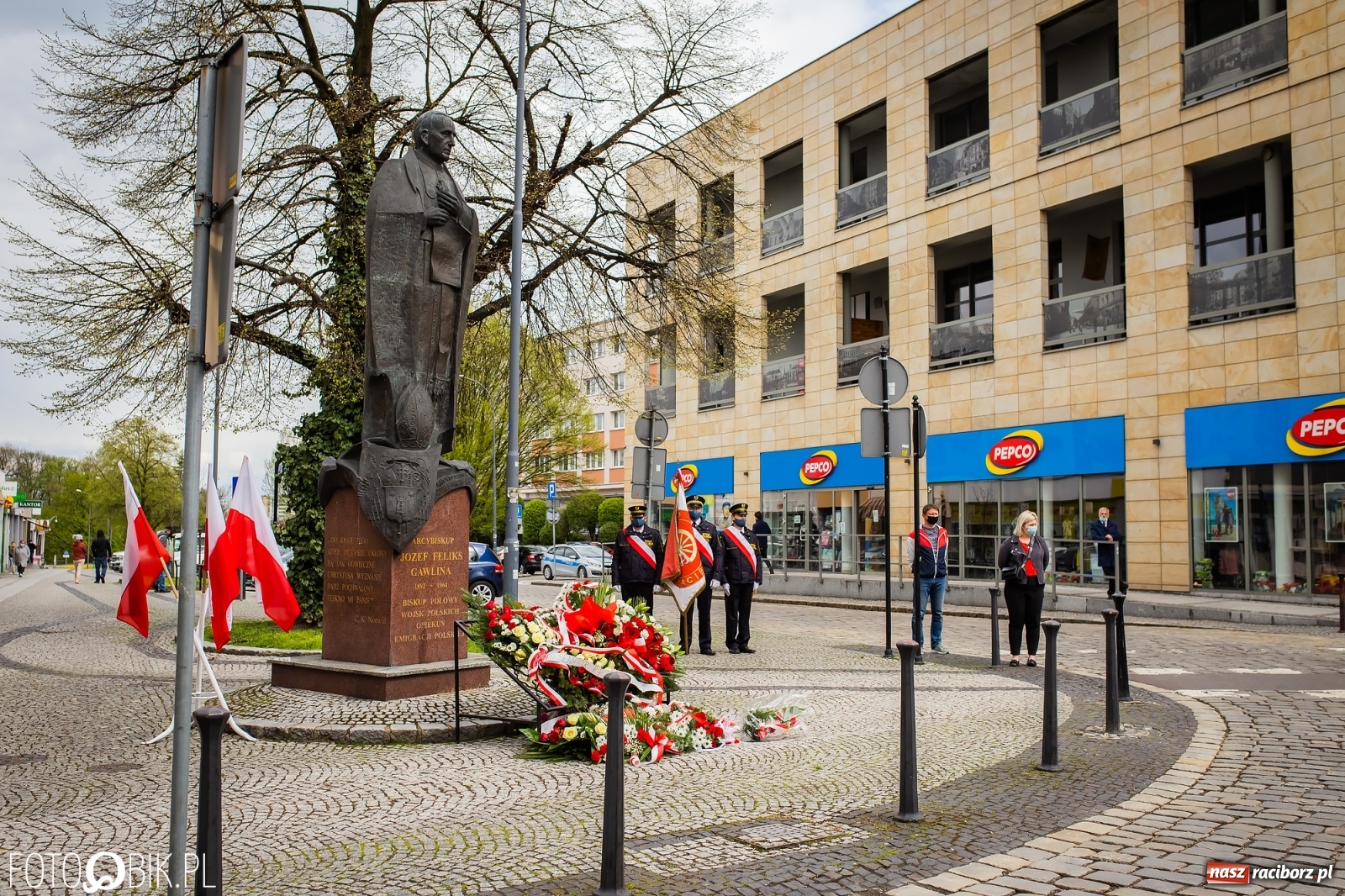 Zdjęcie w galerii na portalu naszraciborz.pl: Odrzućmy spory! Święto Trzeciego Maja w Raciborzu [FOTO i WIDEO] wiadomości z regionu