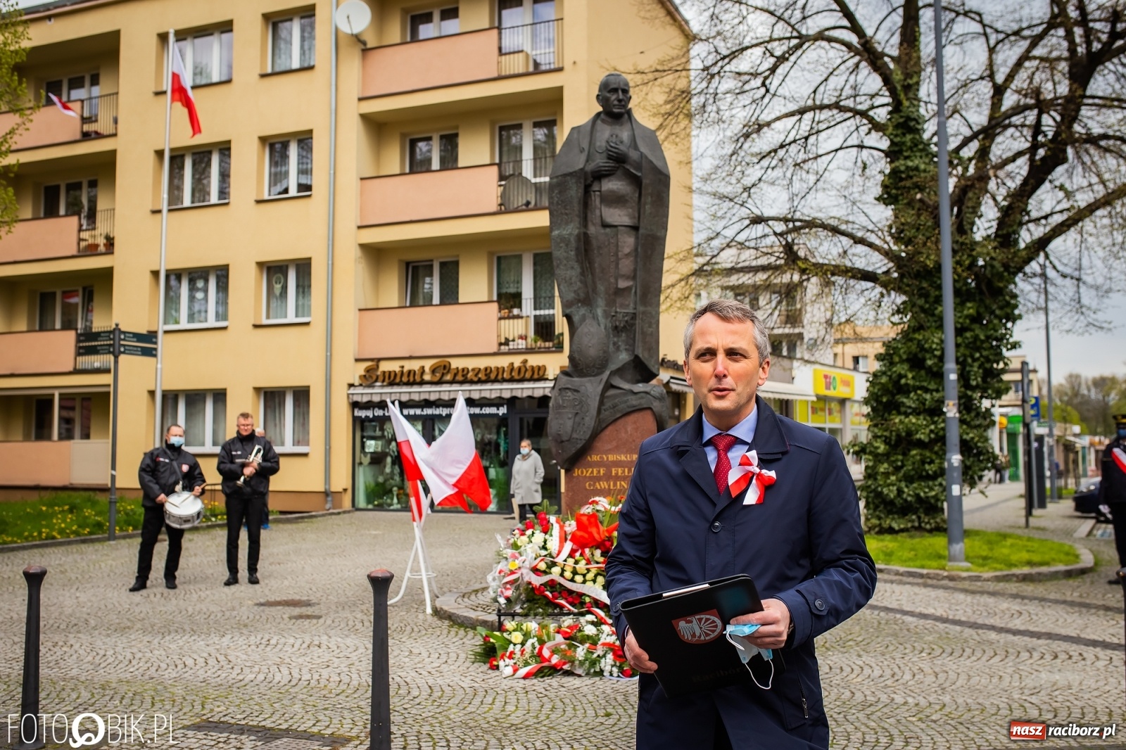 Zdjęcie w galerii na portalu naszraciborz.pl: Odrzućmy spory! Święto Trzeciego Maja w Raciborzu [FOTO i WIDEO] wiadomości z regionu