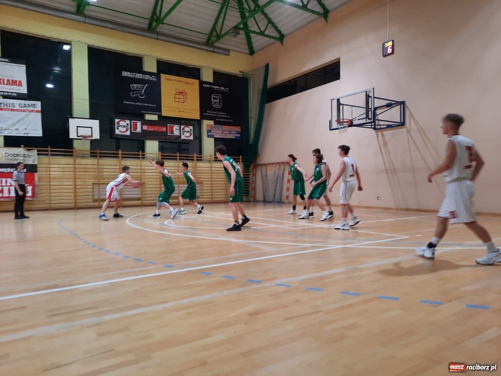 Zdjęcie w galerii na portalu naszraciborz.pl: Wyjazdowa potyczka koszykarzy MiniBasketball Racibórz wiadomości z regionu