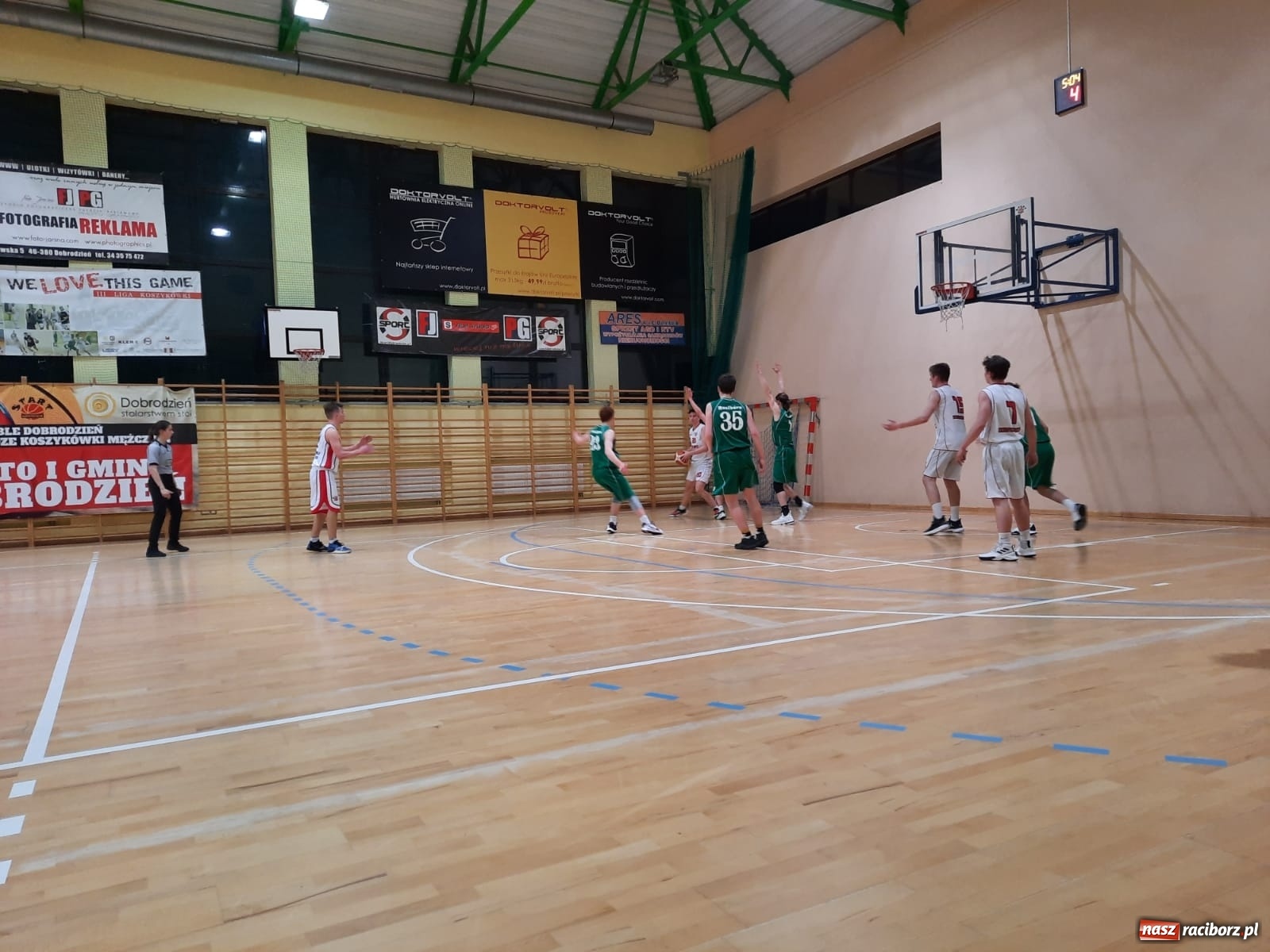 Zdjęcie w galerii na portalu naszraciborz.pl: Wyjazdowa potyczka koszykarzy MiniBasketball Racibórz wiadomości z regionu