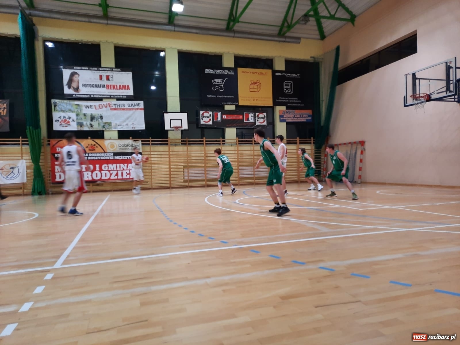 Zdjęcie w galerii na portalu naszraciborz.pl: Wyjazdowa potyczka koszykarzy MiniBasketball Racibórz wiadomości z regionu