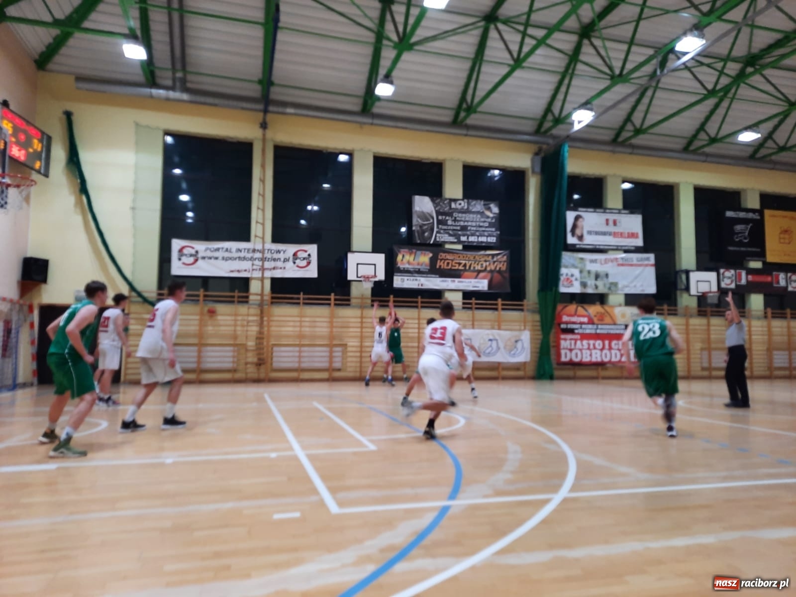 Zdjęcie w galerii na portalu naszraciborz.pl: Wyjazdowa potyczka koszykarzy MiniBasketball Racibórz wiadomości z regionu