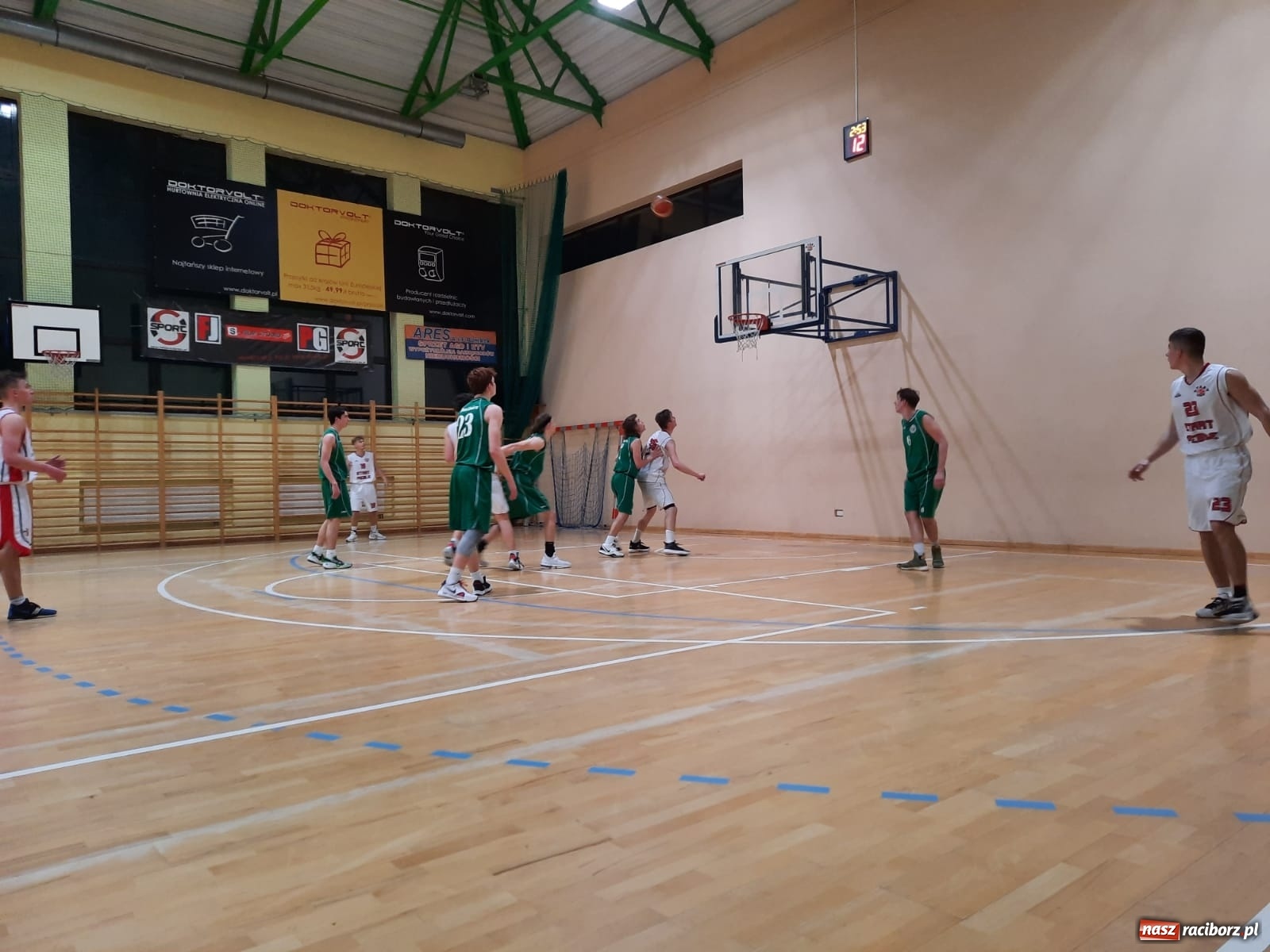 Zdjęcie w galerii na portalu naszraciborz.pl: Wyjazdowa potyczka koszykarzy MiniBasketball Racibórz wiadomości z regionu