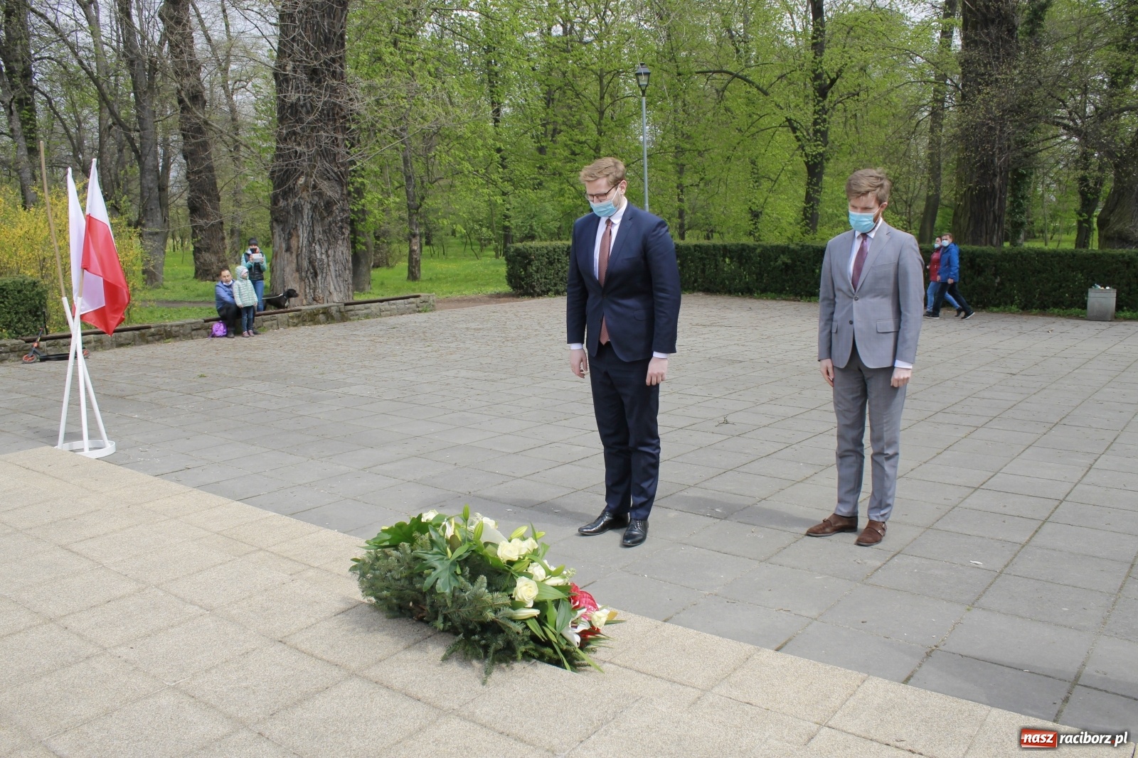 Zdjęcie w galerii na portalu naszraciborz.pl: Delegacje pod Pomnikiem Powstańców Śląskich wiadomości z regionu