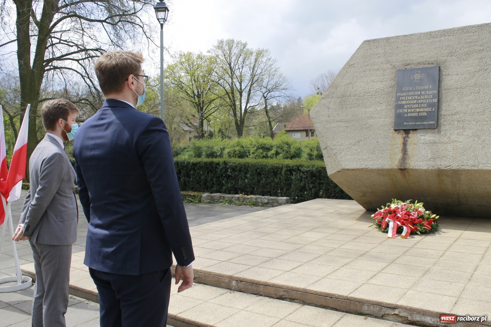 Zdjęcie w galerii na portalu naszraciborz.pl: Delegacje pod Pomnikiem Powstańców Śląskich wiadomości z regionu