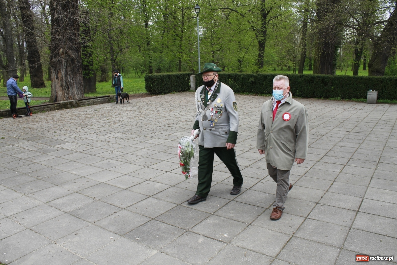 Zdjęcie w galerii na portalu naszraciborz.pl: Delegacje pod Pomnikiem Powstańców Śląskich wiadomości z regionu