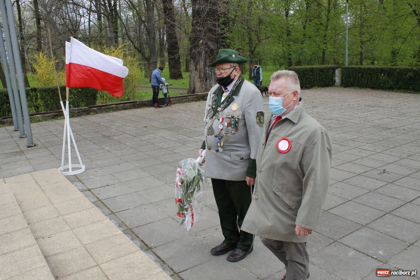 Zdjęcie w galerii na portalu naszraciborz.pl: Delegacje pod Pomnikiem Powstańców Śląskich wiadomości z regionu