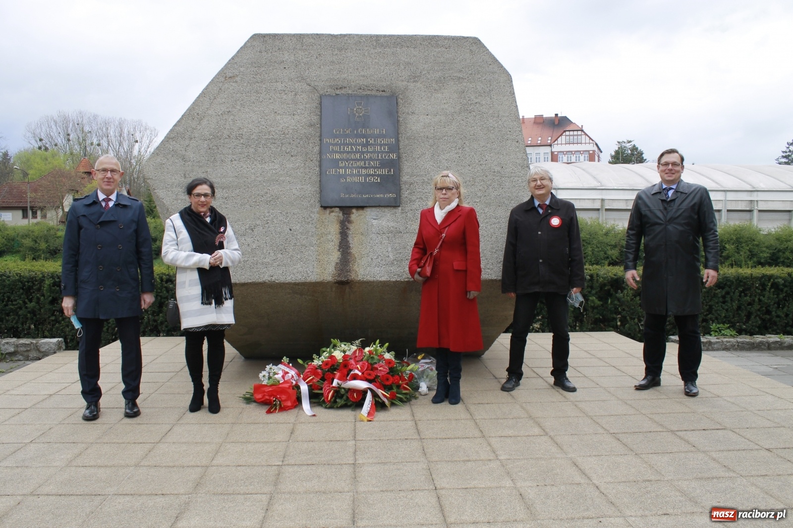Zdjęcie w galerii na portalu naszraciborz.pl: Delegacje pod Pomnikiem Powstańców Śląskich wiadomości z regionu