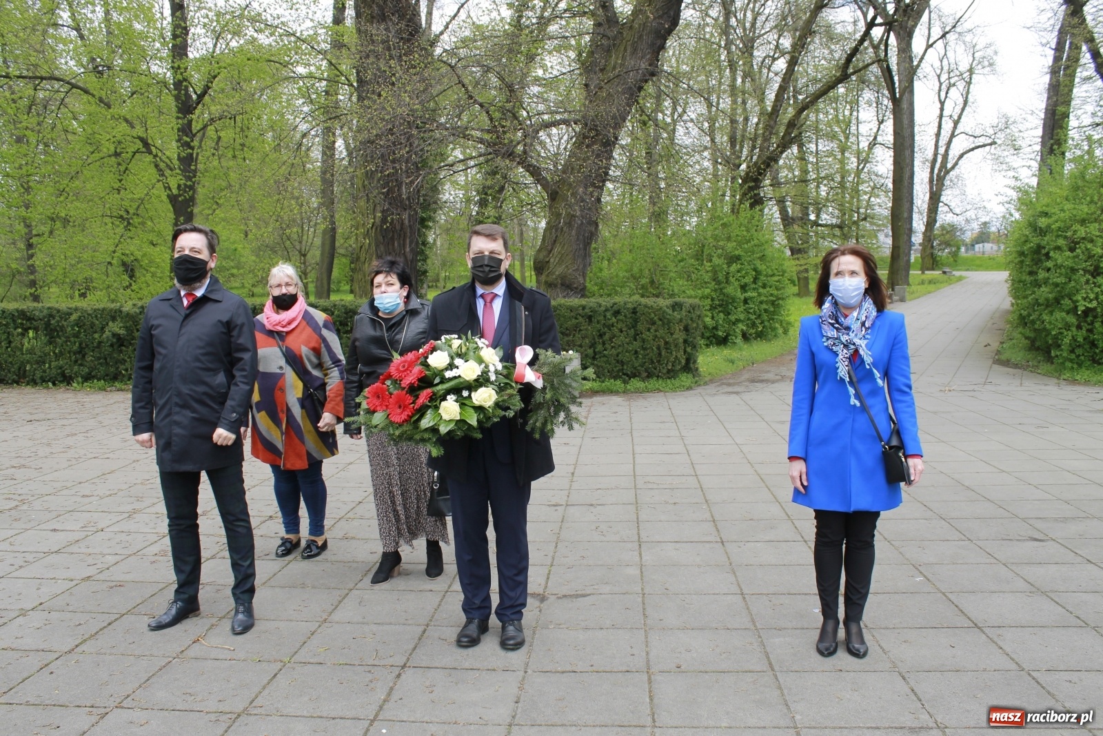 Zdjęcie w galerii na portalu naszraciborz.pl: Delegacje pod Pomnikiem Powstańców Śląskich wiadomości z regionu
