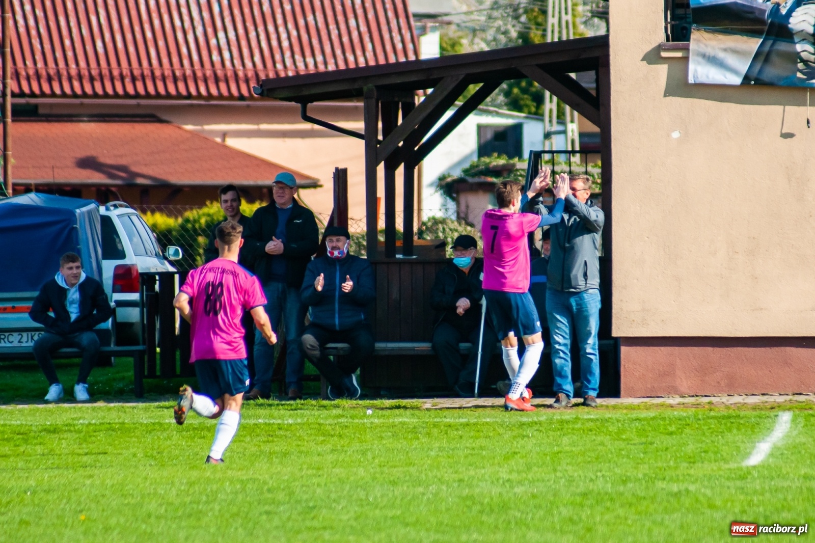 Zdjęcie w galerii na portalu naszraciborz.pl: Unia Racibórz nie potrafi odbić się od dna. Kolejna wygrana Krzyżanowic [FOTO] wiadomości z regionu
