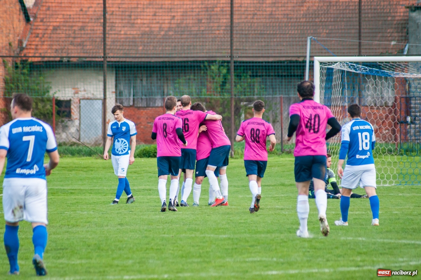 Zdjęcie w galerii na portalu naszraciborz.pl: Unia Racibórz nie potrafi odbić się od dna. Kolejna wygrana Krzyżanowic [FOTO] wiadomości z regionu