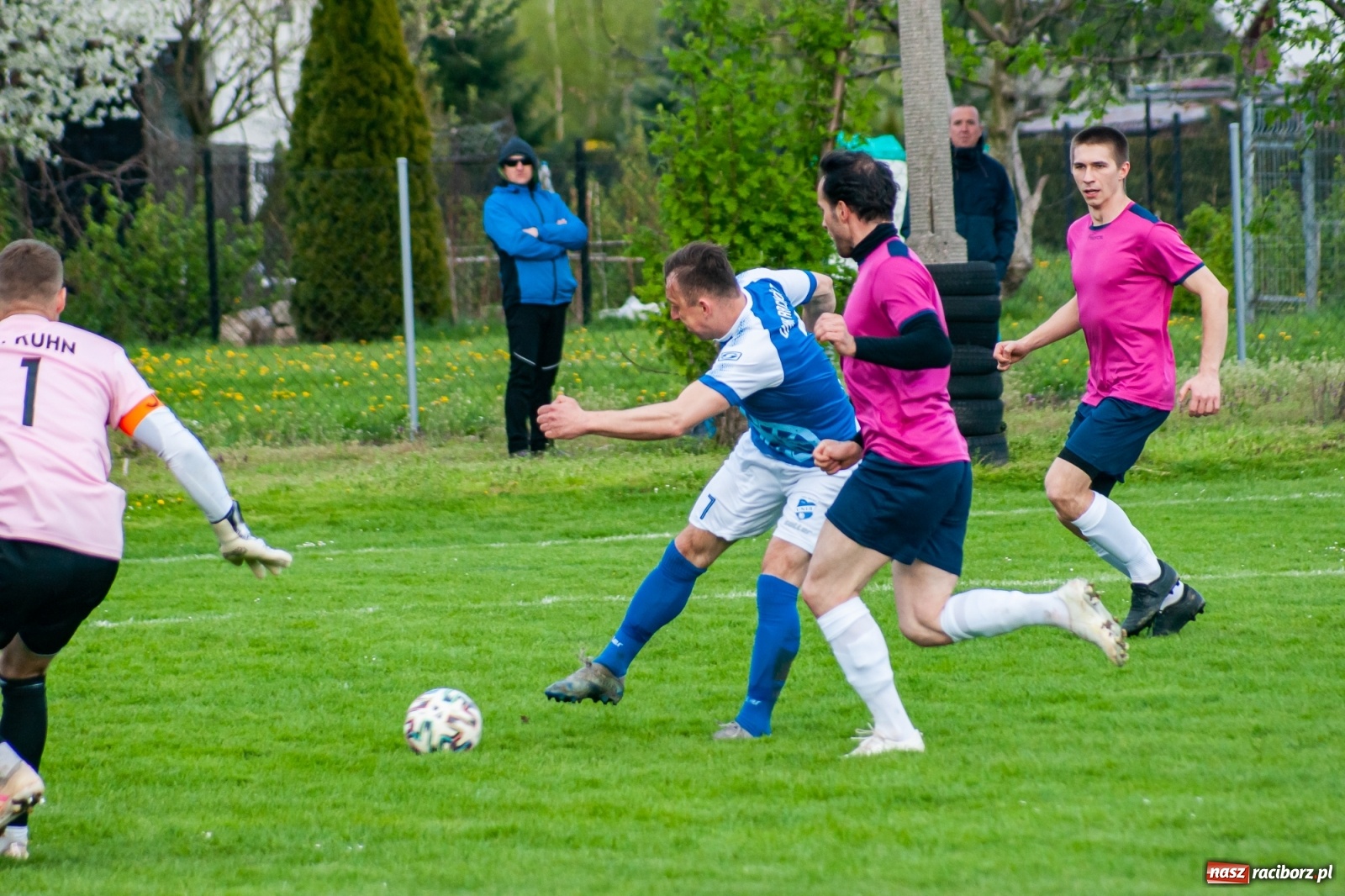 Zdjęcie w galerii na portalu naszraciborz.pl: Unia Racibórz nie potrafi odbić się od dna. Kolejna wygrana Krzyżanowic [FOTO] wiadomości z regionu