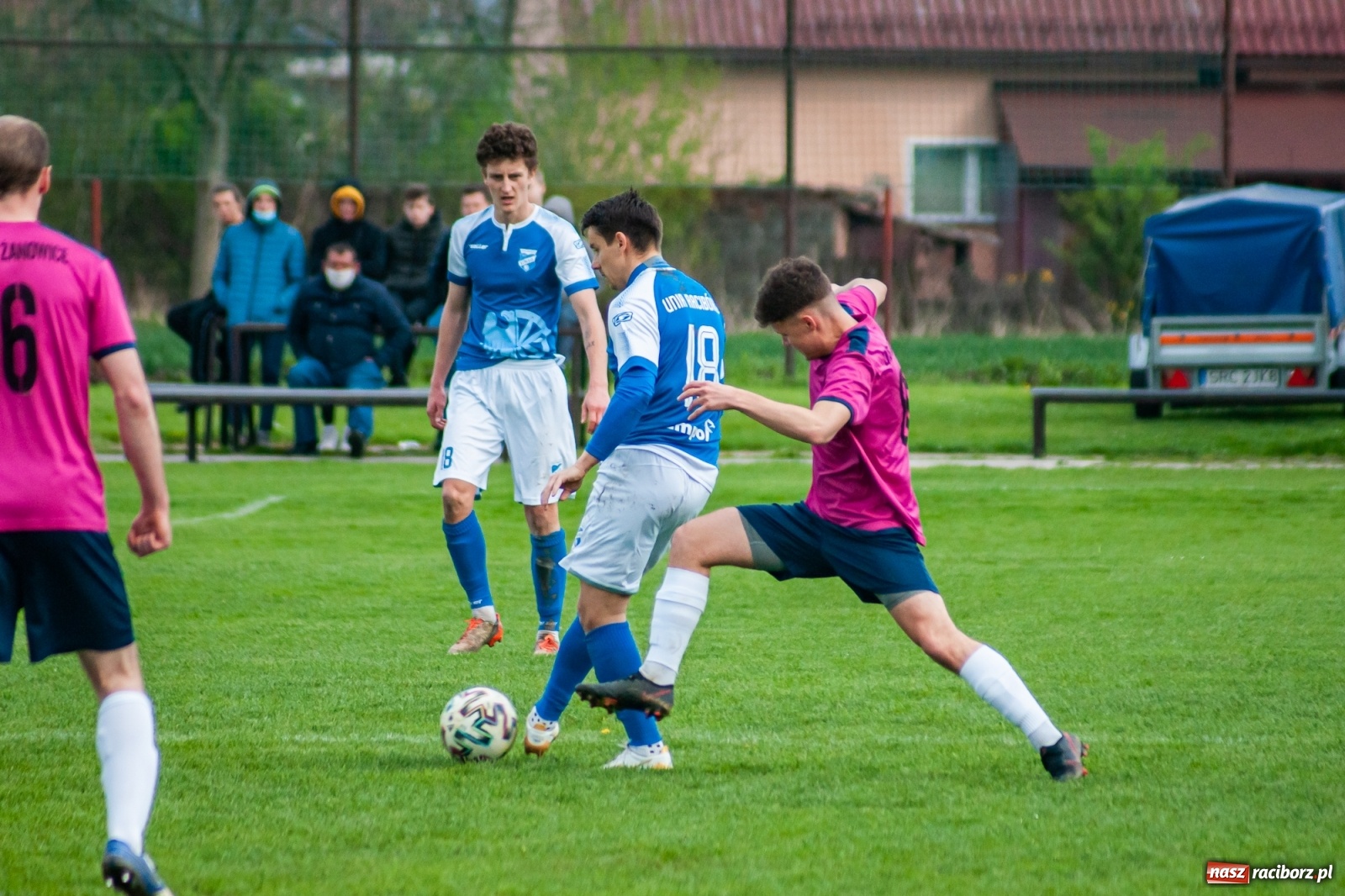Zdjęcie w galerii na portalu naszraciborz.pl: Unia Racibórz nie potrafi odbić się od dna. Kolejna wygrana Krzyżanowic [FOTO] wiadomości z regionu